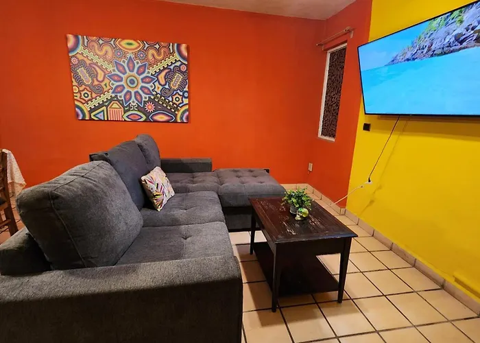 Casa Revolucion: 2br/2ba Casita Close To Downtown With Private Parking *