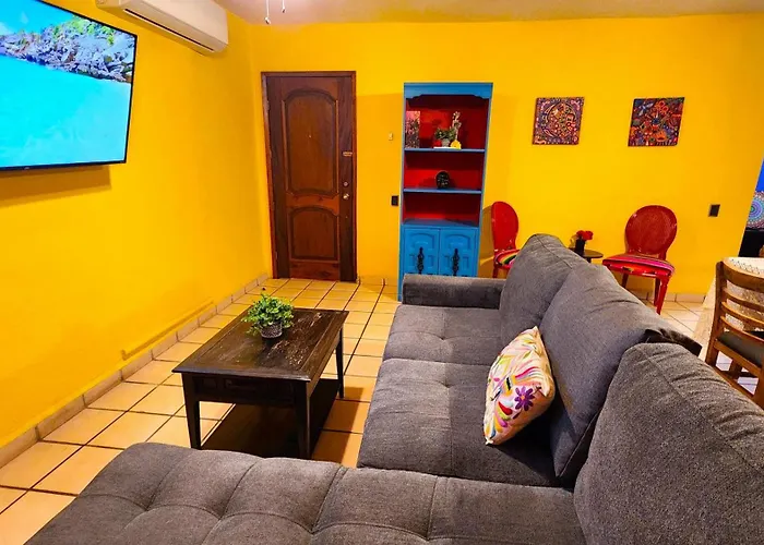 Casa Revolucion: 2br/2ba Casita Close To Downtown With Private Parking Apartamento