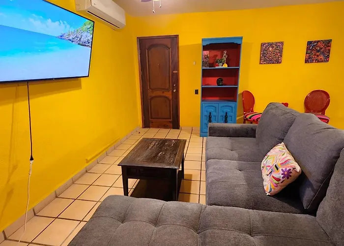 Casa Revolucion: 2br/2ba Casita Close To Downtown With Private Parking Apartamento Cabo San Lucas