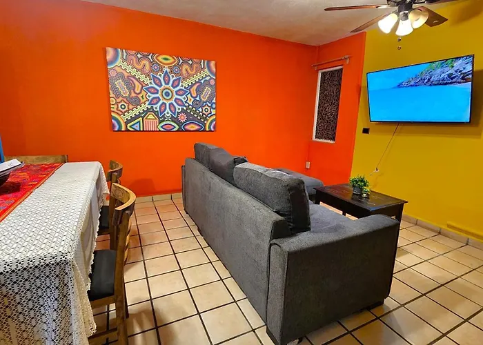 Casa Revolucion: 2br/2ba Casita Close To Downtown With Private Parking Apartamento *
