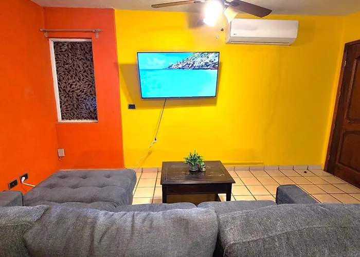 Apartamento Casa Revolucion: 2br/2ba Casita Close To Downtown With Private Parking Cabo San Lucas