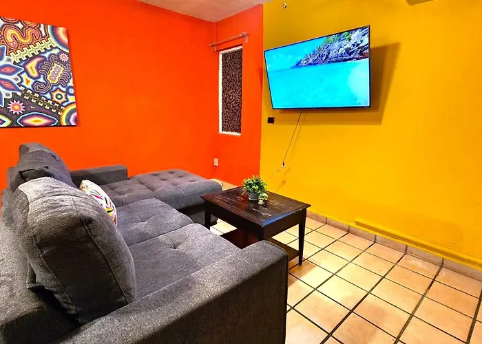 Apartamento Casa Revolucion: 2br/2ba Casita Close To Downtown With Private Parking Cabo San Lucas