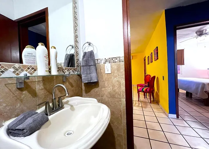 Casa Revolucion: 2br/2ba Casita Close To Downtown With Private Parking Apartamento