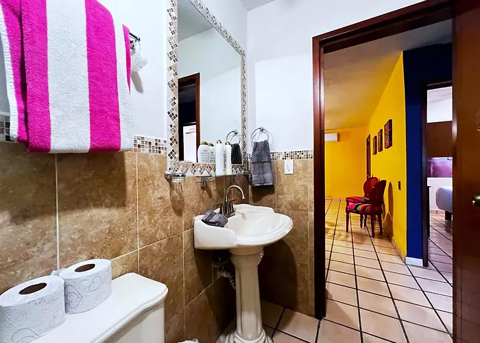 Casa Revolucion: 2br/2ba Casita Close To Downtown With Private Parking