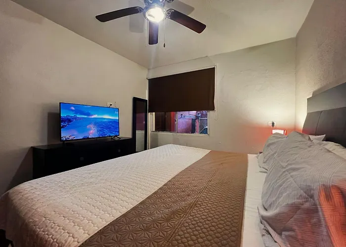Apartamento Casa Revolucion: 2br/2ba Casita Close To Downtown With Private Parking Cabo San Lucas