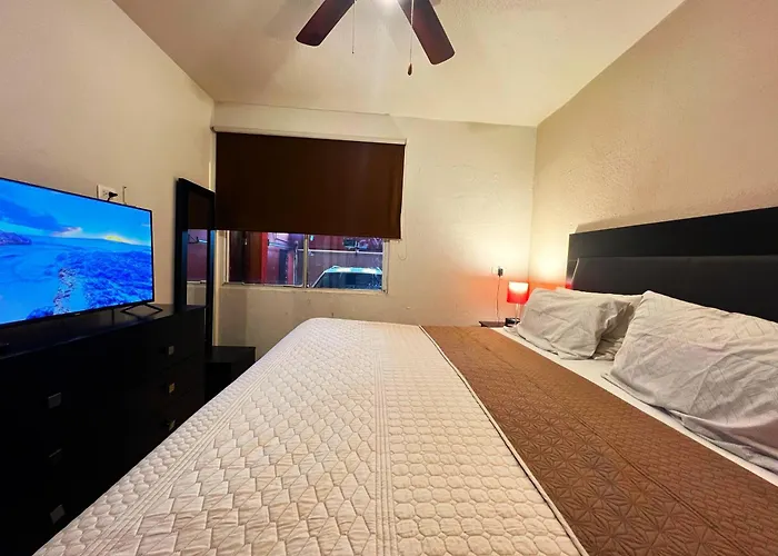 Casa Revolucion: 2br/2ba Casita Close To Downtown With Private Parking Apartamento Cabo San Lucas