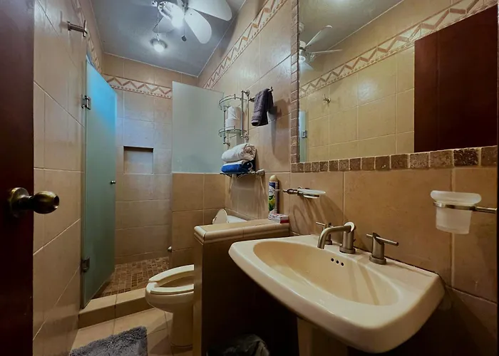 Apartamento Casa Revolucion: 2br/2ba Casita Close To Downtown With Private Parking *