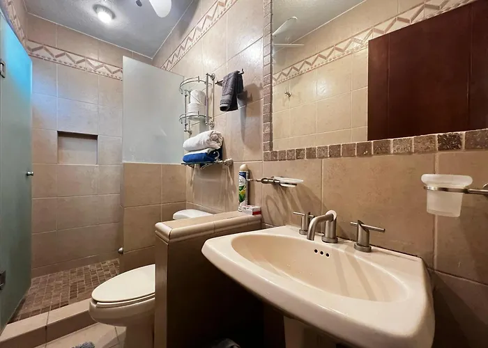 Casa Revolucion: 2br/2ba Casita Close To Downtown With Private Parking