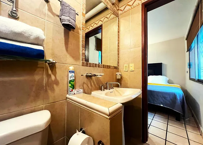 Casa Revolucion: 2br/2ba Casita Close To Downtown With Private Parking Apartamento *