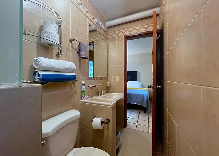 Casa Revolucion: 2br/2ba Casita Close To Downtown With Private Parking *