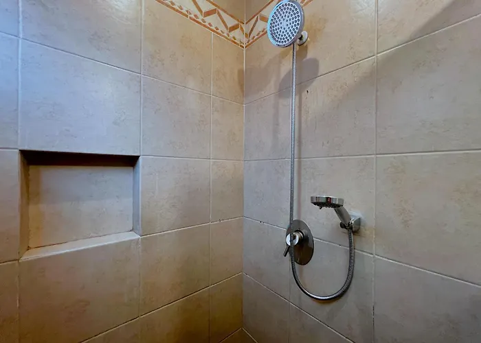 Casa Revolucion: 2br/2ba Casita Close To Downtown With Private Parking Apartamento Cabo San Lucas