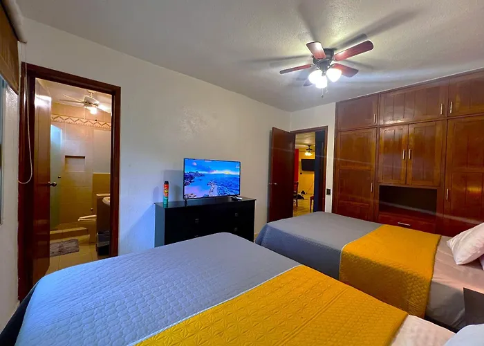 Apartamento Casa Revolucion: 2br/2ba Casita Close To Downtown With Private Parking Cabo San Lucas