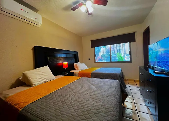 Casa Revolucion: 2br/2ba Casita Close To Downtown With Private Parking