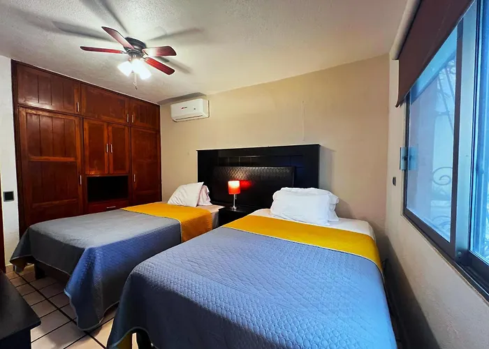Casa Revolucion: 2br/2ba Casita Close To Downtown With Private Parking
