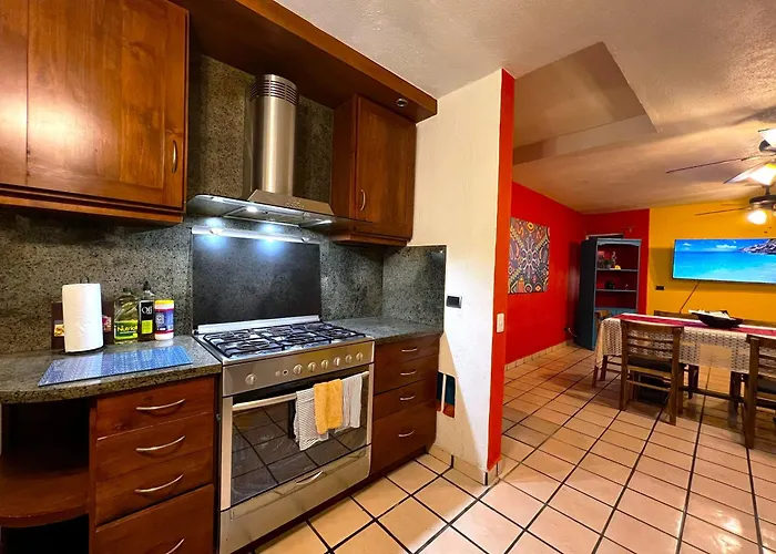 Casa Revolucion: 2br/2ba Casita Close To Downtown With Private Parking Apartamento Cabo San Lucas