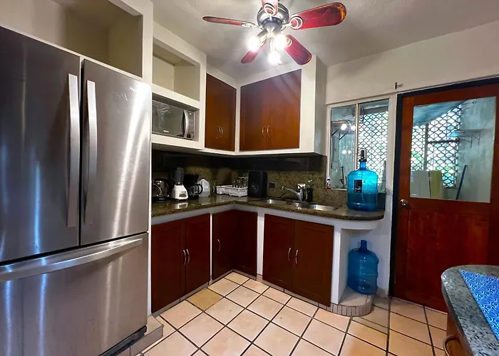 Casa Revolucion: 2br/2ba Casita Close To Downtown With Private Parking Apartamento Cabo San Lucas
