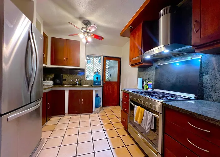 Casa Revolucion: 2br/2ba Casita Close To Downtown With Private Parking Apartamento