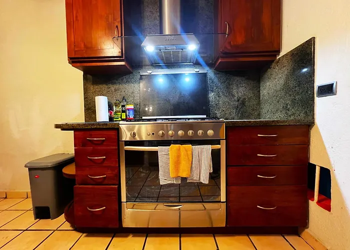 Apartamento Casa Revolucion: 2br/2ba Casita Close To Downtown With Private Parking Cabo San Lucas