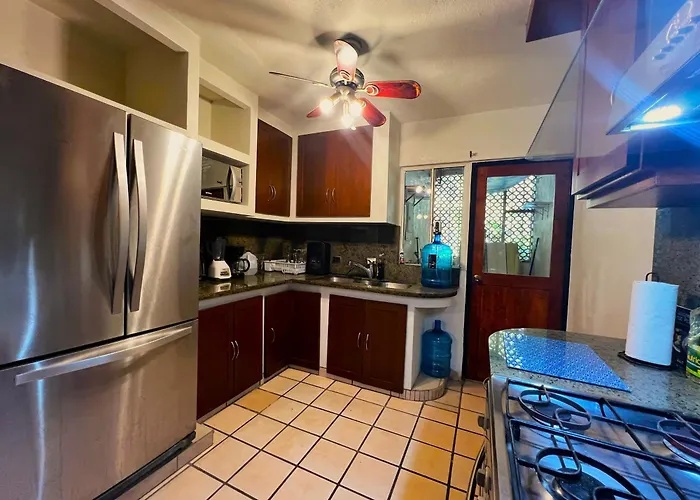 Casa Revolucion: 2br/2ba Casita Close To Downtown With Private Parking *