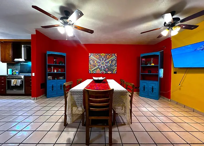 Casa Revolucion: 2br/2ba Casita Close To Downtown With Private Parking *